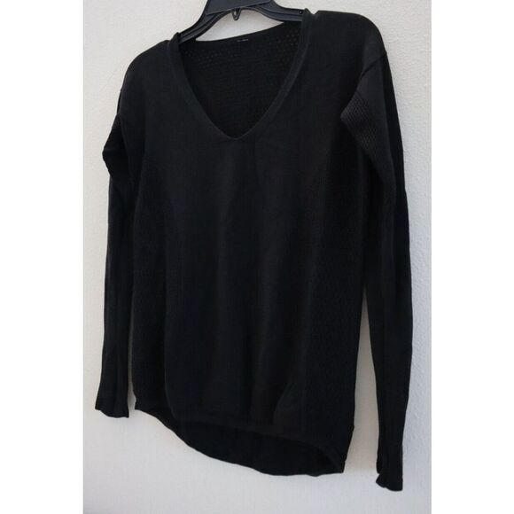 Lululemon Womens Sz 8 Black Lightweight Ventilated L/S Sweater w/Thumbholes $118 - Picture 3 of 9